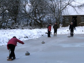 Picture of curling on Drumore Pond, 28 December 2009, 22KB